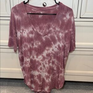 American Eagle Outfitters Mauve and White Tie-Dye V-Neck Tee